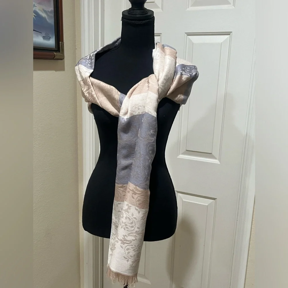 DRAEGER MADE IN FRANCE ELEGANT MICROFIBER SCARF SIZE 76”X 28” GRAY/ CREAM